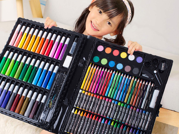 Artist's set for painting in case 150 pcs