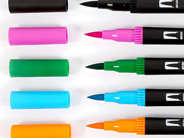 SET DE FEUTRES 100 COULEURS FEUTRES AQUARELLE DOUBLE FACE + ÉTUI