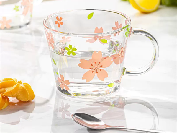 Set de masă: boluri, căni, cești, salatiere, pahare, model floral, 6 piese