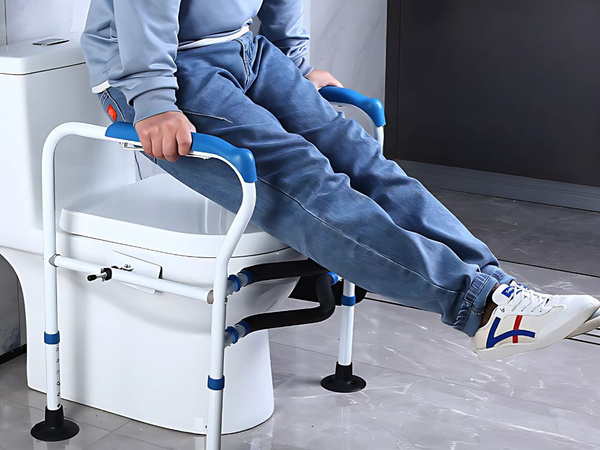 WC FOGANTYÚ ÁLLÍTHATÓ KAPASZKODÓ STABIL IDŐSEK SZÁMÁRA