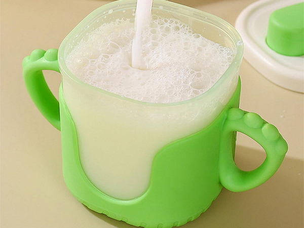 Bebedero bebé asas silicona 300ml con pajita