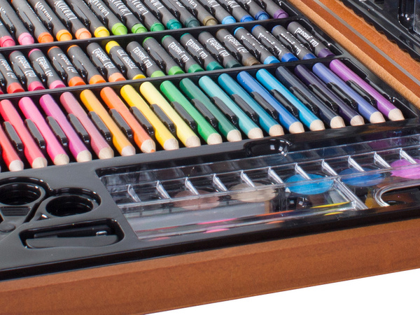 Artist's set for painting in case 150 pcs