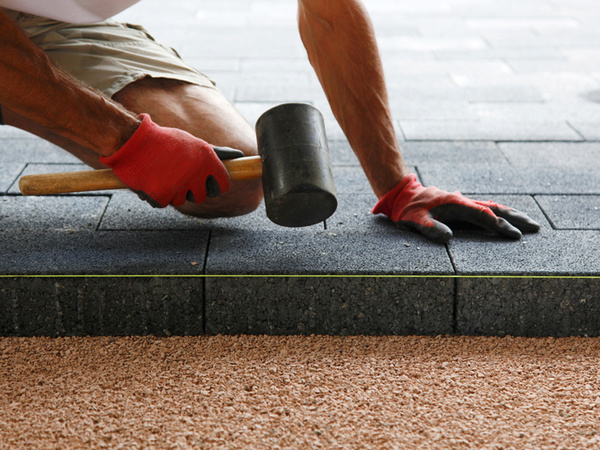 Bezodrazová gumová palička na dlažbu