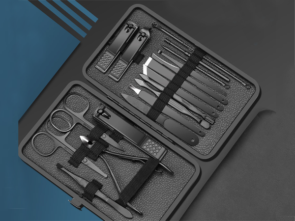 Zestaw do paznokci przybornik manicure pedicure etui cążki 18 elementów