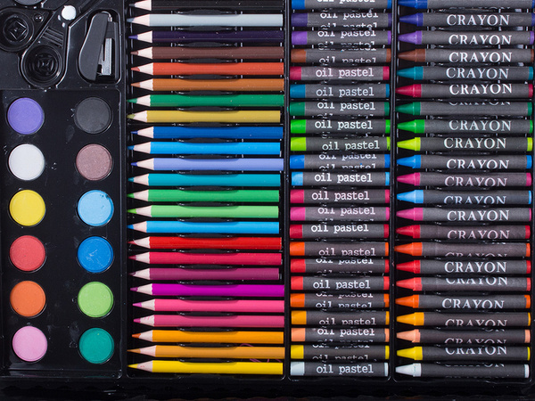 Umelecká súprava na maľovanie v kufríku 150 ks