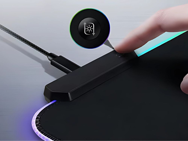 Igralna podloga osvetljena rgb xxl 90x40 pod tipkovnico miške usb