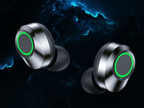 Kabellose bluetooth in-ear kopfhörer mit ladegehäuse und mikrofon