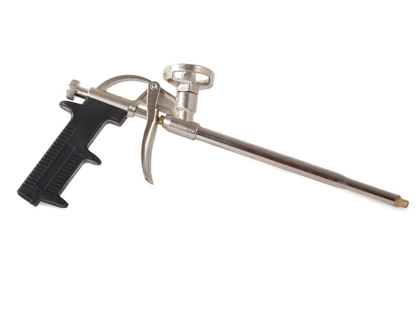 Pistola de espuma para instalación en metal
