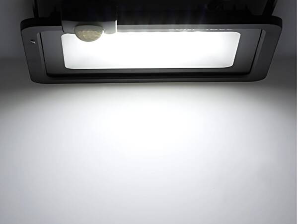 HALOGÉN REFLEKTOR LED 10W 6000K SZÜRKÜLET-FELKELTE ÉRZÉKELŐVEL IP66