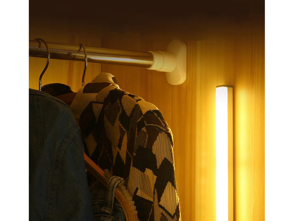 Lampka samoprzylepna listwa podszafkowa do szafy